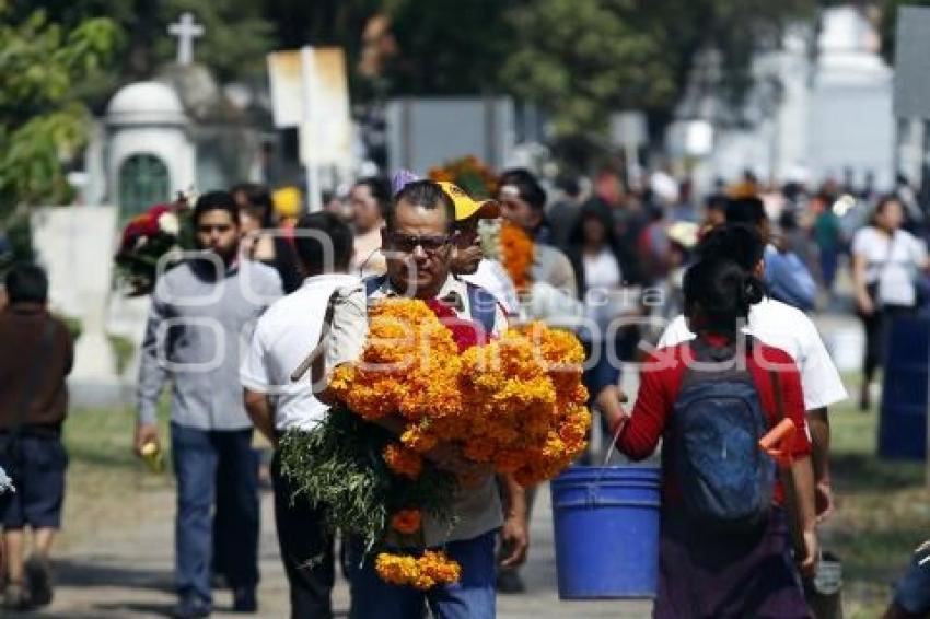 DÍA DE MUERTOS . PANTEONES