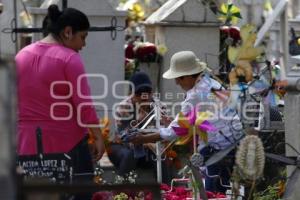 DÍA DE MUERTOS . PANTEONES