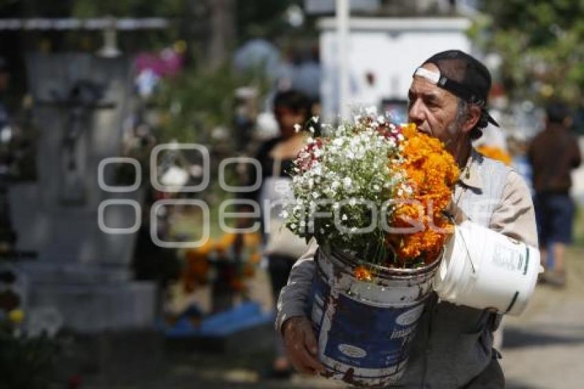 DÍA DE MUERTOS . PANTEONES