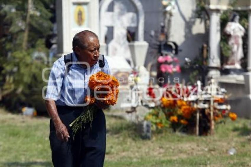 DÍA DE MUERTOS . PANTEONES