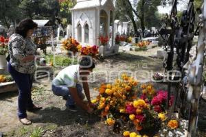 DÍA DE MUERTOS . PANTEONES