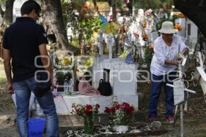 DÍA DE MUERTOS . PANTEONES