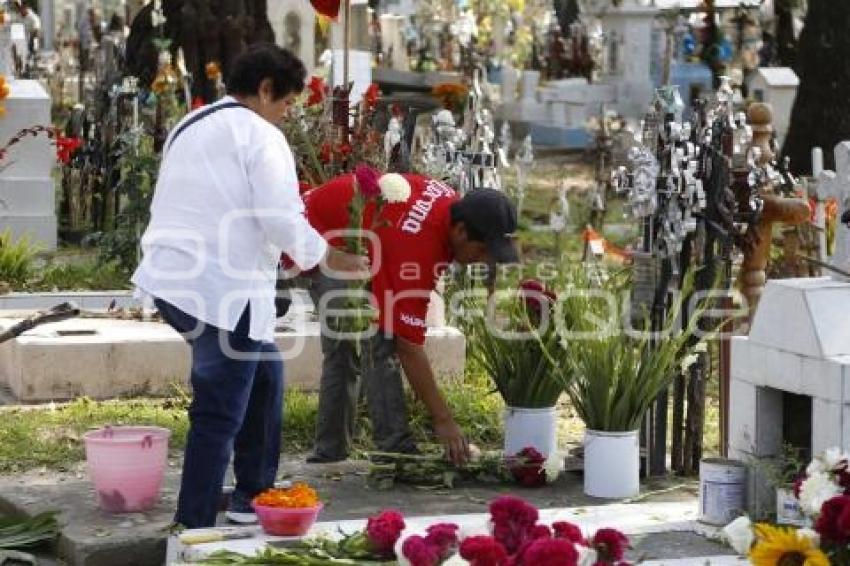 DÍA DE MUERTOS . PANTEONES