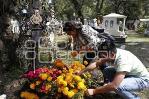 DÍA DE MUERTOS . PANTEONES