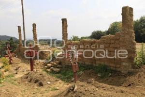 TOCHIMILCO. ALTARES MONUMENTALES