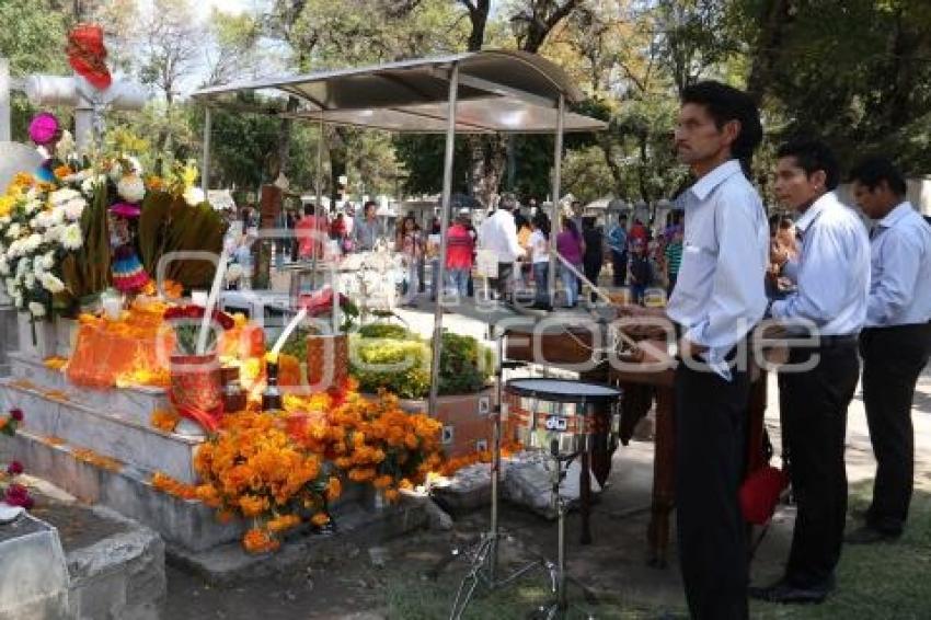 DÍA DE MUERTOS . PANTEÓN MUNICIPAL