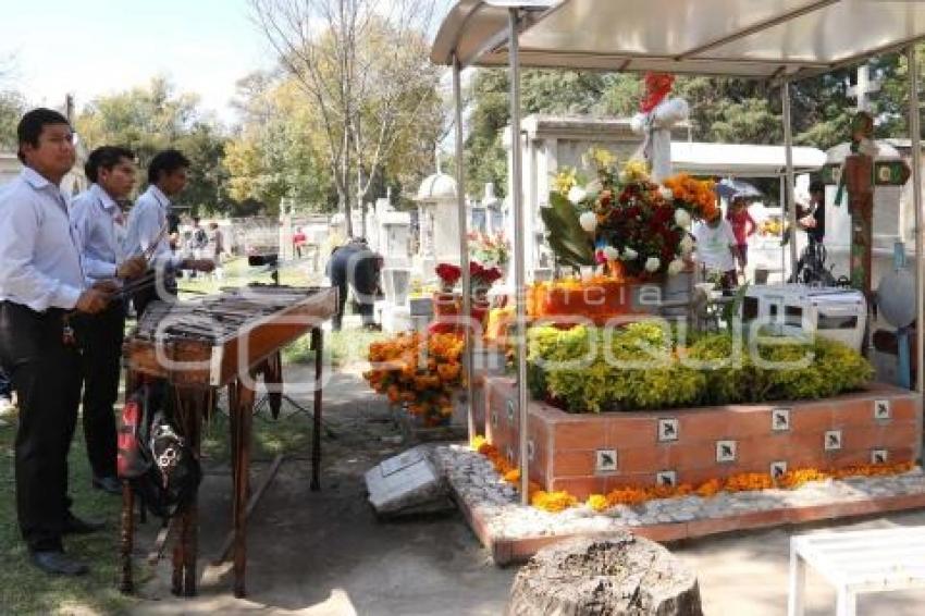 DÍA DE MUERTOS . PANTEÓN MUNICIPAL