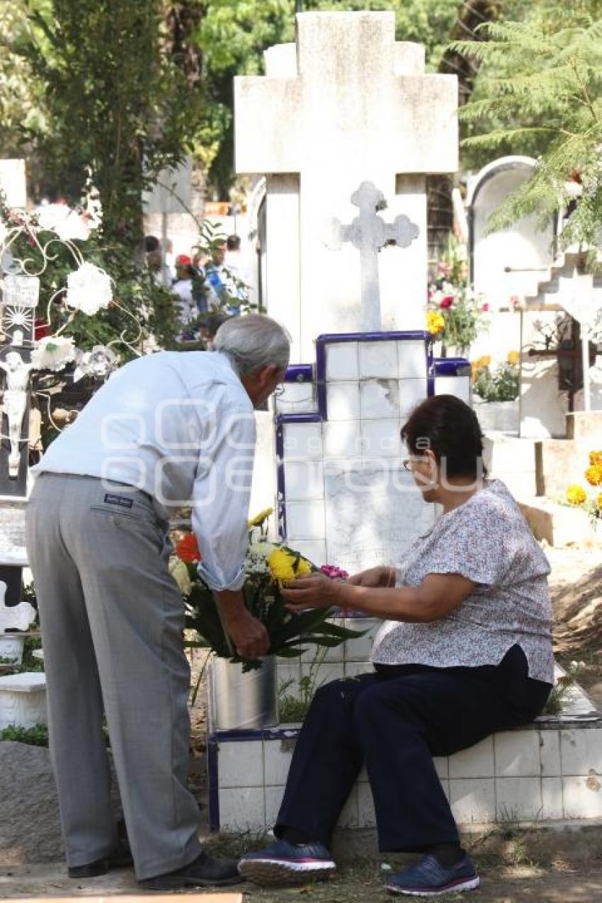 DÍA DE MUERTOS . PANTEÓN MUNICIPAL