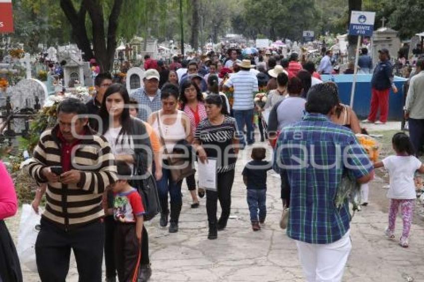 DÍA DE MUERTOS . PANTEÓN MUNICIPAL