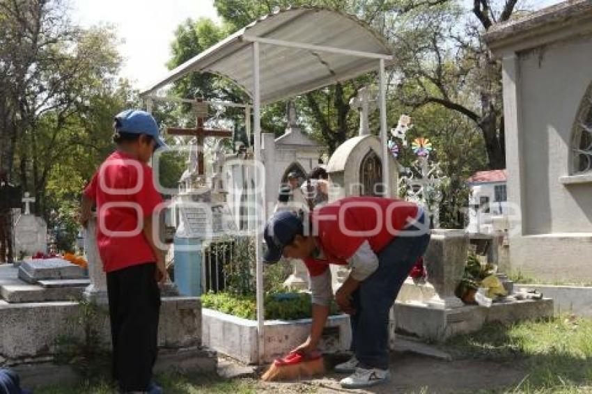 DÍA DE MUERTOS . PANTEÓN MUNICIPAL