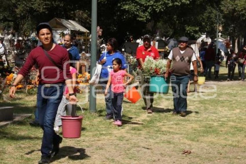 DÍA DE MUERTOS . PANTEÓN MUNICIPAL