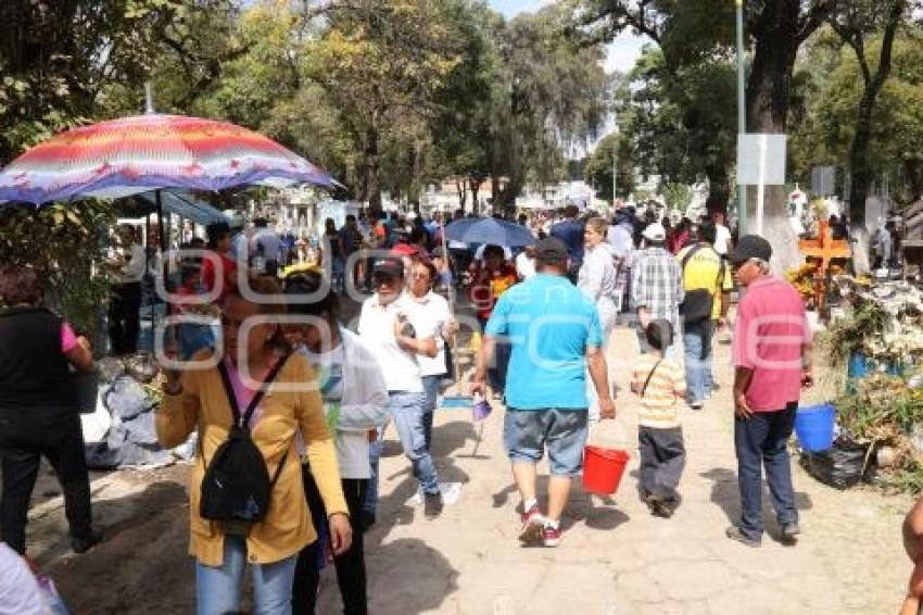 DÍA DE MUERTOS . PANTEÓN MUNICIPAL