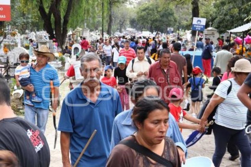 DÍA DE MUERTOS . PANTEÓN MUNICIPAL