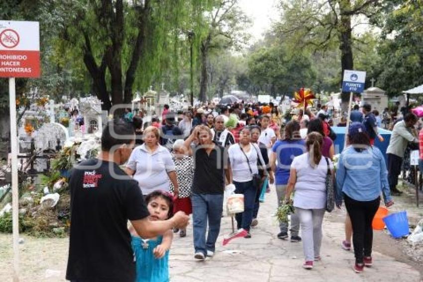 DÍA DE MUERTOS . PANTEÓN MUNICIPAL