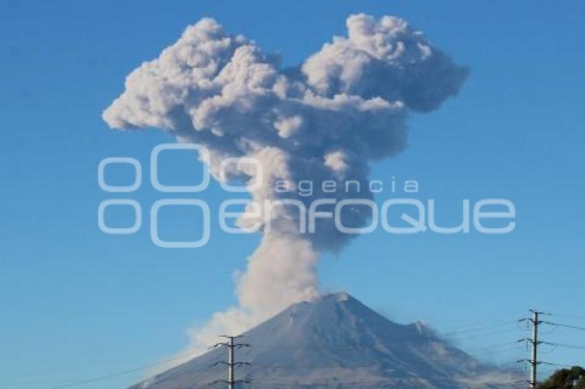 VOLCÁN POPOCATÉPETL . FUMAROLA