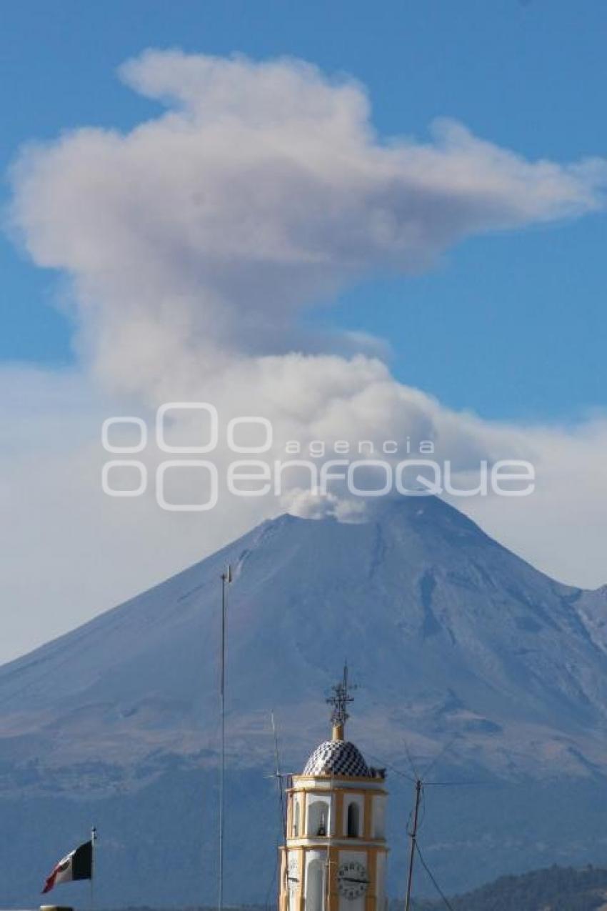 VOLCÁN POPOCATÉPETL . FUMAROLA