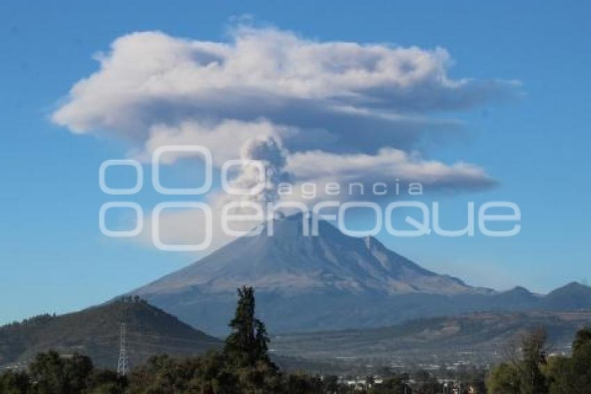 VOLCÁN POPOCATÉPETL . FUMAROLA