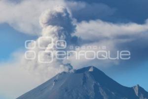 VOLCÁN POPOCATÉPETL . FUMAROLA