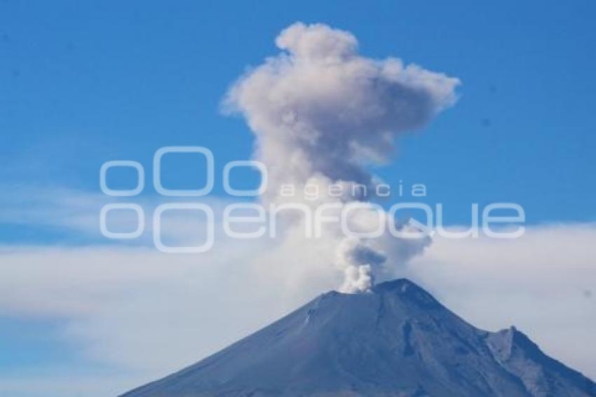 VOLCÁN POPOCATÉPETL . FUMAROLA