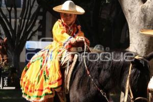 DESFILE DE CHARROS