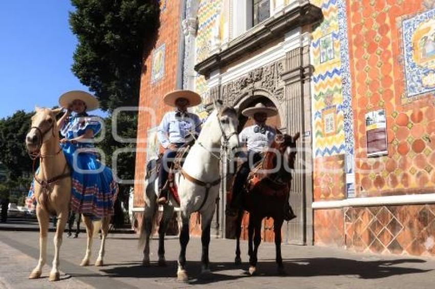 DESFILE DE CHARROS
