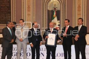 ENTREGA DE MEDALLAS AL MÉRITO