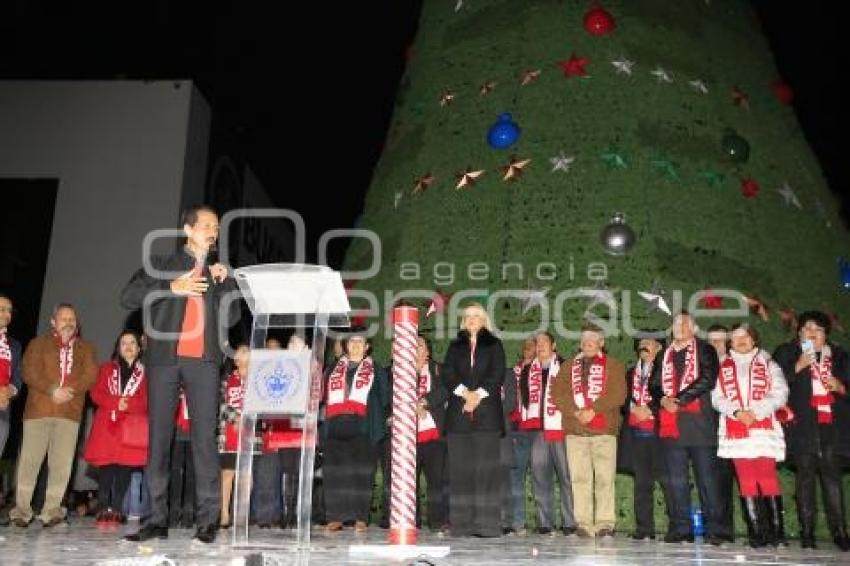 BUAP . ENCENDIDO ÁRBOL DE NAVIDAD