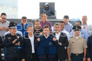 ENTREGA DE EQUIPAMIENTO A POLICÍAS