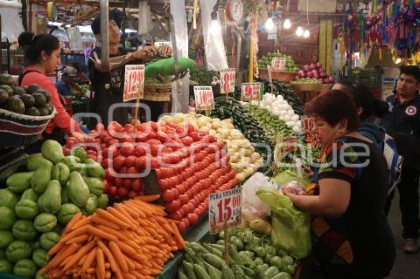 MERCADO . COMPRAS NAVIDEÑAS