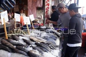 MERCADO . COMPRAS NAVIDEÑAS