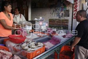 MERCADO . COMPRAS NAVIDEÑAS