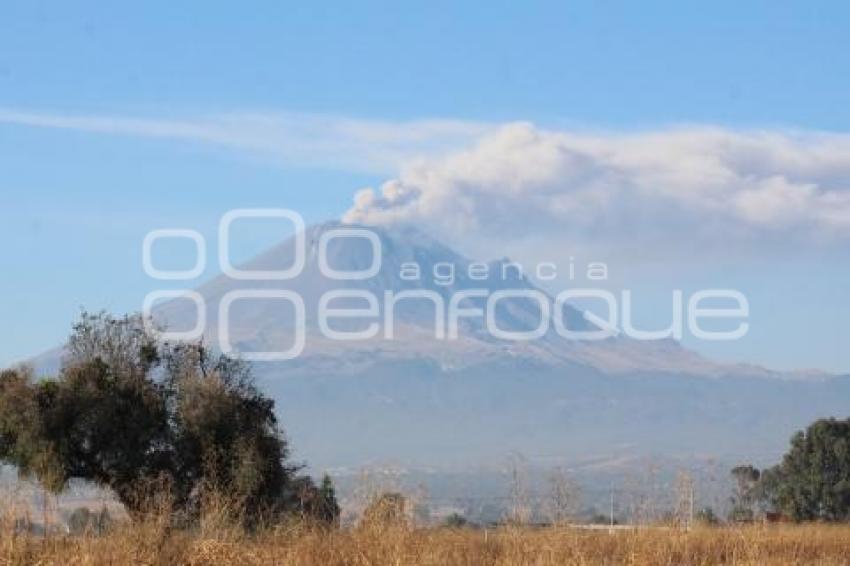 VOLCÁN POPOCATÉPETL . FUMAROLA