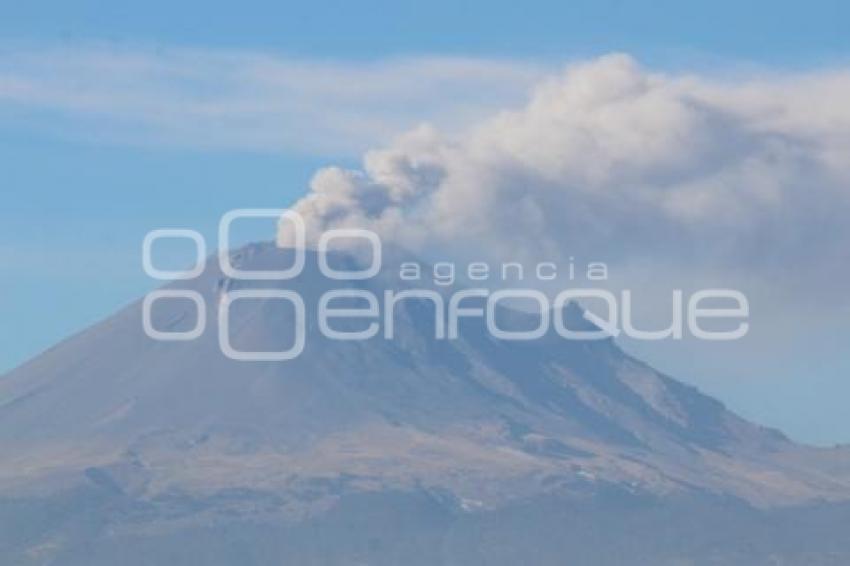 VOLCÁN POPOCATÉPETL . FUMAROLA