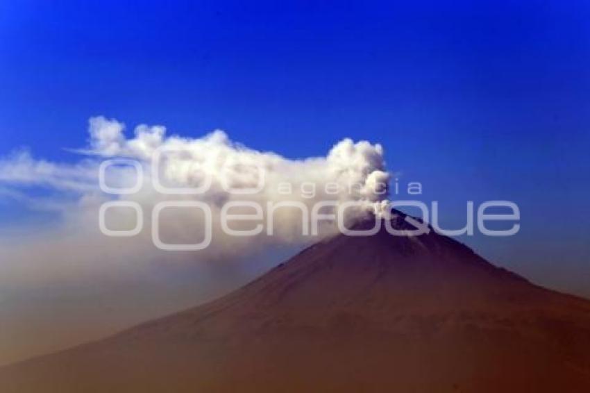 VOLCÁN POPOCATÉPETL . FUMAROLA