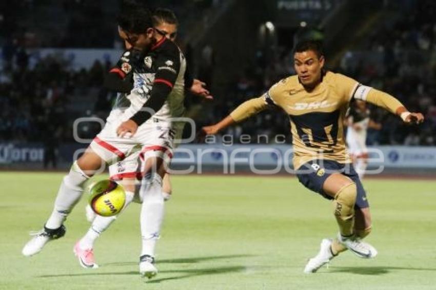 FÚTBOL . LOBOS BUAP VS PUMAS