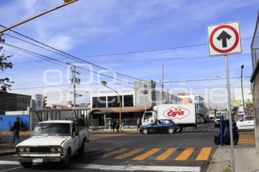 CALLE . CAMBIO DE SENTIDO