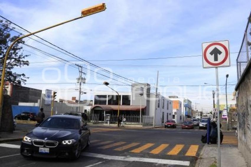 CALLE . CAMBIO DE SENTIDO