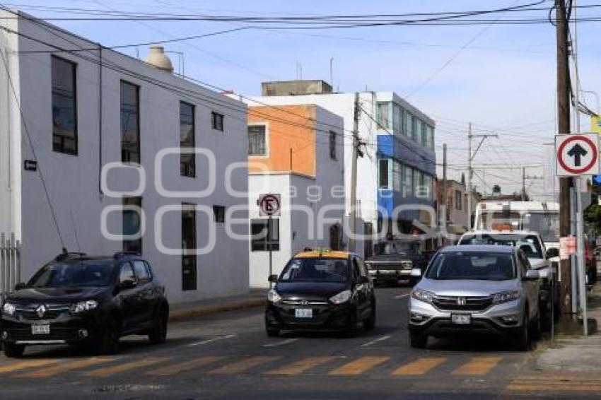 CALLE . CAMBIO DE SENTIDO