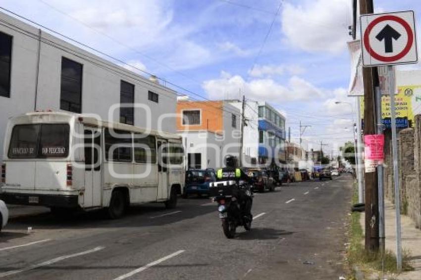 CALLE . CAMBIO DE SENTIDO