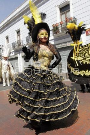 DESFILE DE HUEHUES