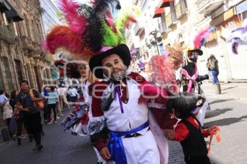 DESFILE DE HUEHUES