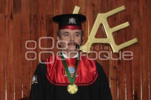 DOCTOR HONORIS CAUSA