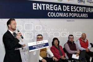 GOBIERNO MUNICIPAL . ENTREGA ESCRITURAS