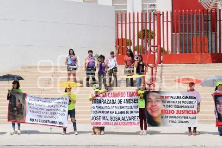 MANIFESTACIÓN . PAULINA CAMARGO