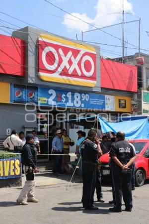 POLICÍA MUNICIPAL MUERTO . OXXO