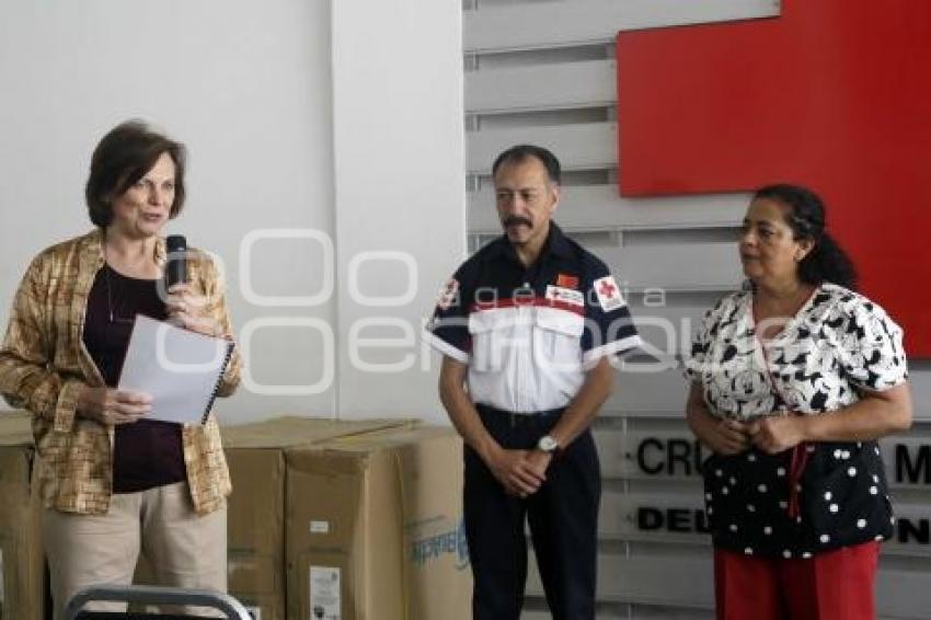 CRUZ ROJA . ENTREGA SILLAS DE RUEDAS