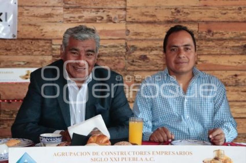 CONSTRUCTORES SIGLO XXI