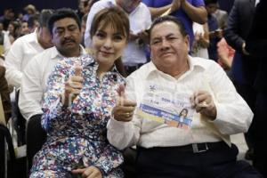 COMPROMISO POR PUEBLA .  ENTREGA CONSTANCIAS