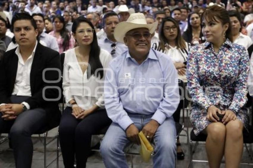 COMPROMISO POR PUEBLA .  ENTREGA CONSTANCIAS