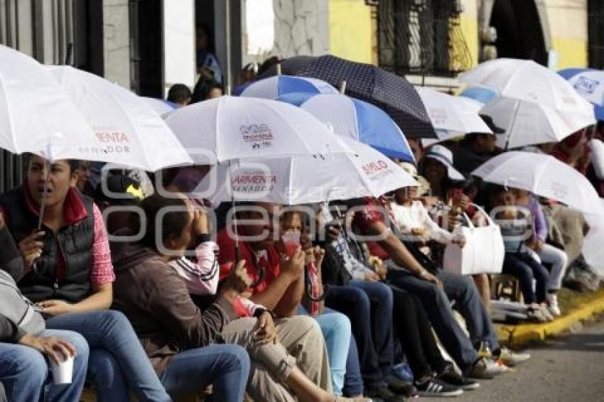 DESFILE 5 DE MAYO . PROPAGANDA POLITICA